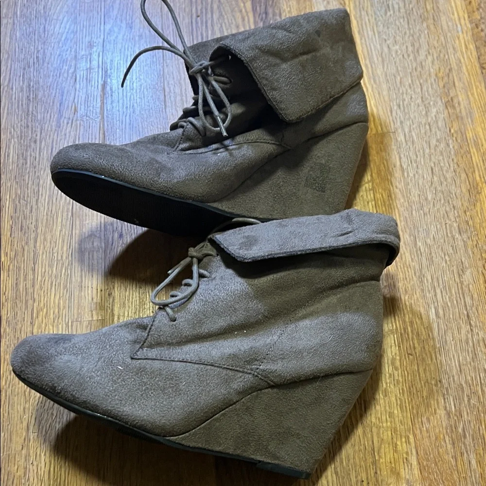 Versona Brown Lace-Up Wedge‎ Boots